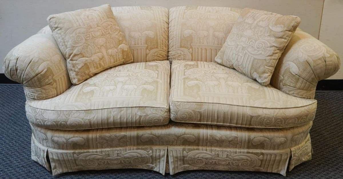 Vệ sinh sofa tân cổ điển bằng vải nỉ